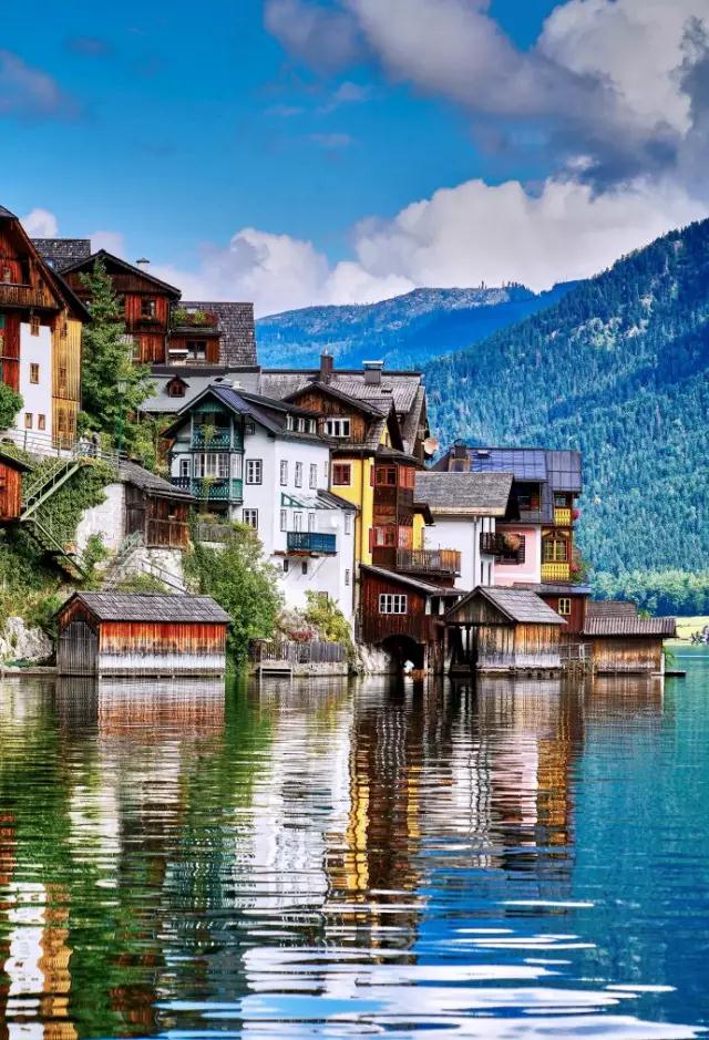 新闻动态哈尔施塔特(奥地利)      哈尔施塔特是世界上最美的湖畔小镇